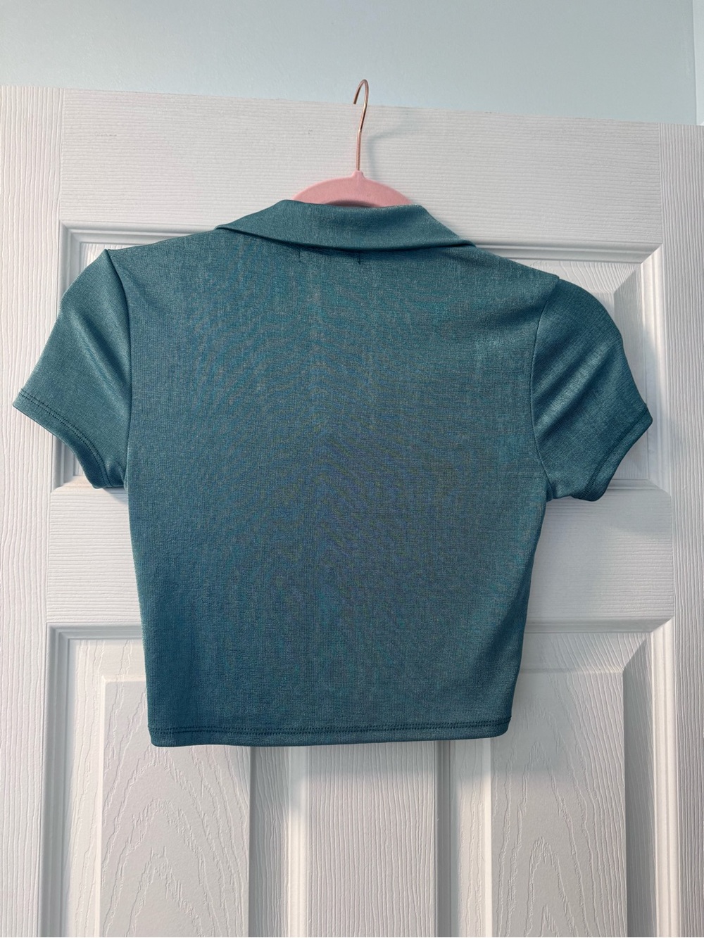Blue Ruched Collared Button Crop Top With Buttons - Picture 3 of 3